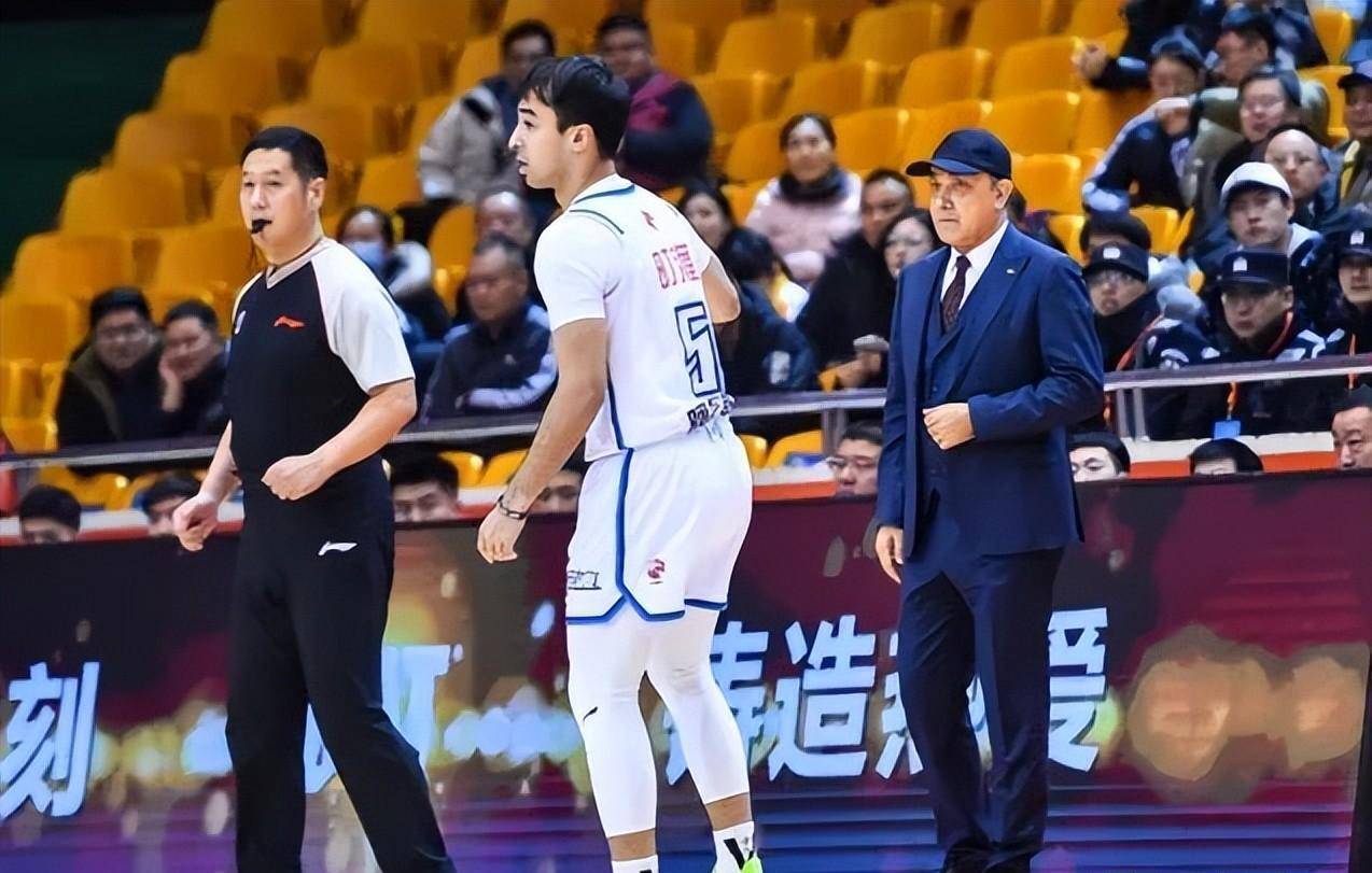 爱游戏-包含太狠了！风云突变那不勒斯赛后再遭质疑布莱顿围绕意甲主帅复盘，浙江队围绕CBA常规赛门线救险的词条